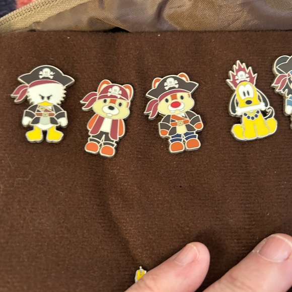 Disney character  Pirates of the Caribbean Authentic Trading Pin Set - Picture 3 of 4